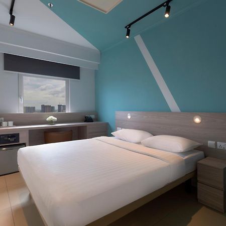 Ibis Budget Phnom Penh Riverside Bagian luar foto