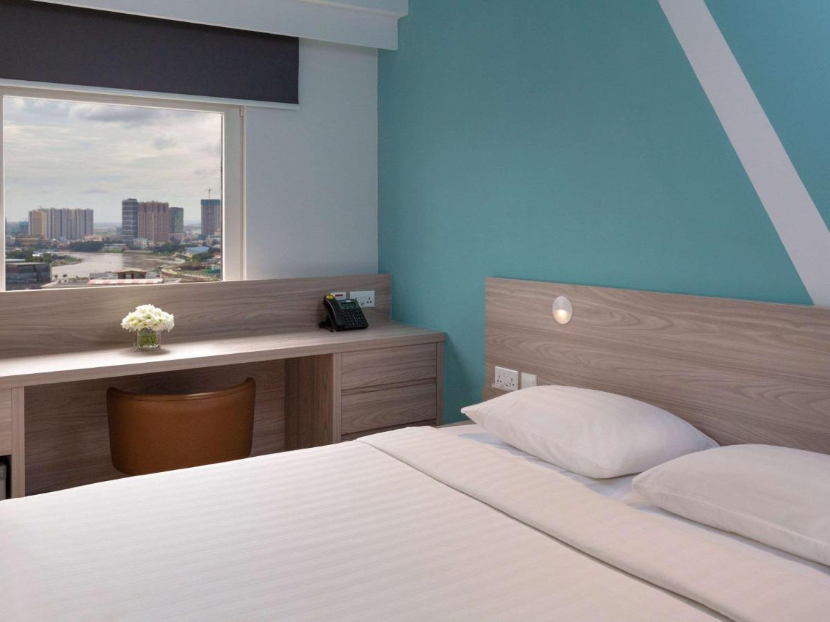 Ibis Budget Phnom Penh Riverside Bagian luar foto