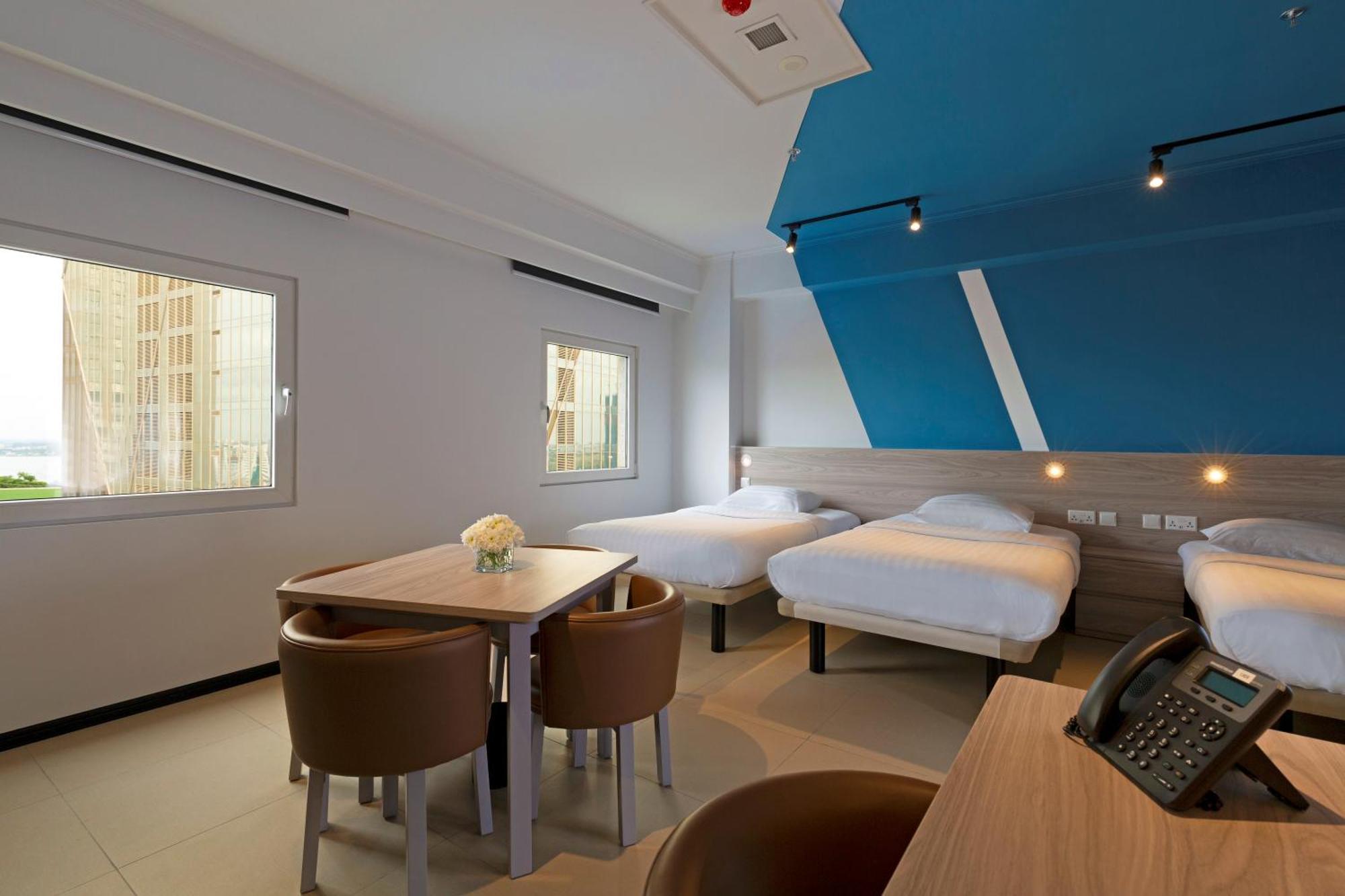 Ibis Budget Phnom Penh Riverside Bagian luar foto