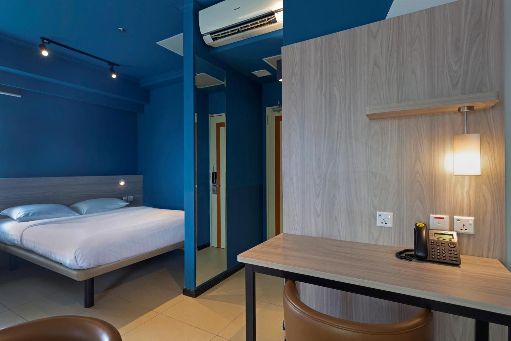 Ibis Budget Phnom Penh Riverside Bagian luar foto