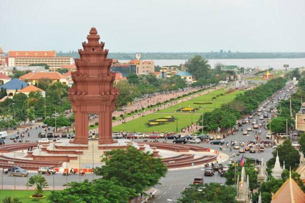 Ibis Budget Phnom Penh Riverside Bagian luar foto